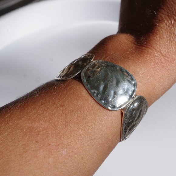 Women`s silver tone stretch bracelet - Picture 2 of 3